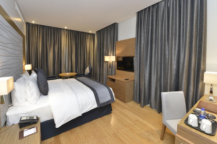 Imagen de la habitación del Hotel Ramada By Wyndham Manama City Centre. Foto 5