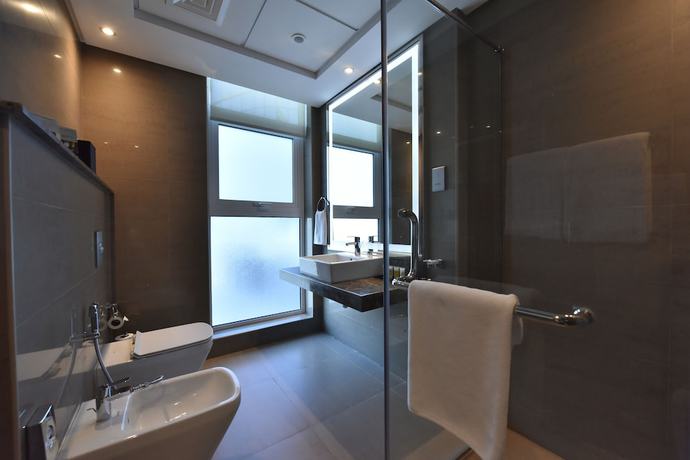 Imagen de la habitación del Hotel Ramada By Wyndham Manama City Centre. Foto 10