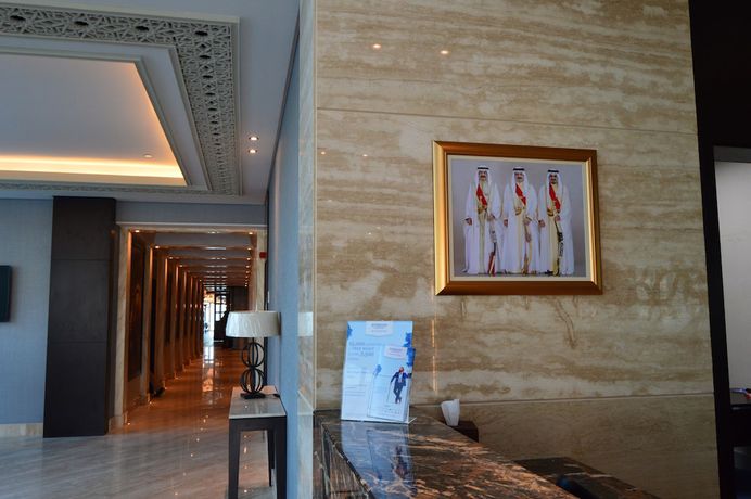 Imagen de los interiores del Hotel Ramada By Wyndham Manama City Centre. Foto 20