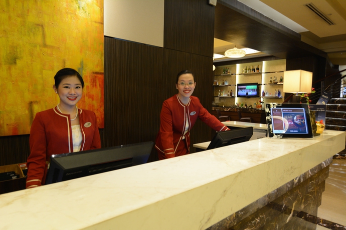 Imagen de los interiores del Hotel Ramada By Wyndham Manila Central. Foto 12
