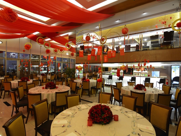 Imagen del bar/restaurante del Hotel Ramada By Wyndham Manila Central. Foto 2