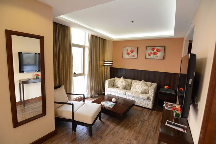 Imagen de los interiores del Hotel Ramada By Wyndham Manila Central. Foto 15