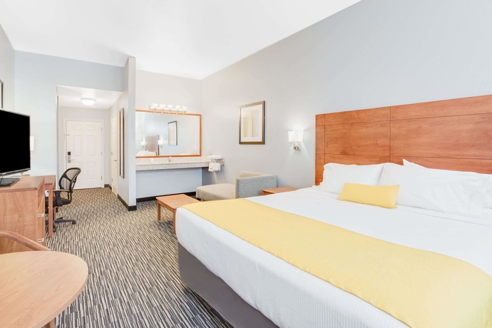 Imagen de la habitación del Hotel Ramada By Wyndham Marina. Foto 5