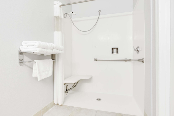 Imagen de la habitación del Hotel Ramada By Wyndham Marina. Foto 15