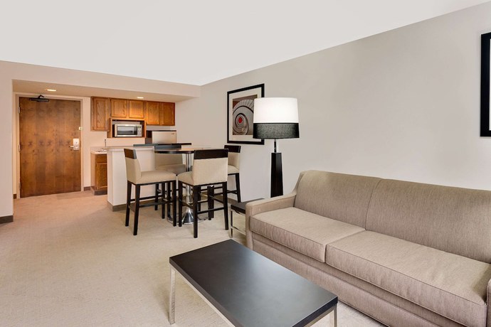Imagen de la habitación del Hotel Ramada By Wyndham Marquette. Foto 6