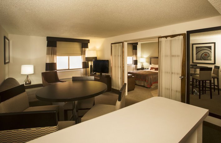Imagen de la habitación del Hotel Ramada By Wyndham Marquette. Foto 13
