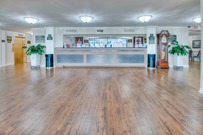 Imagen de los interiores del Hotel Ramada By Wyndham Metairie New Orleans Airport. Foto 20