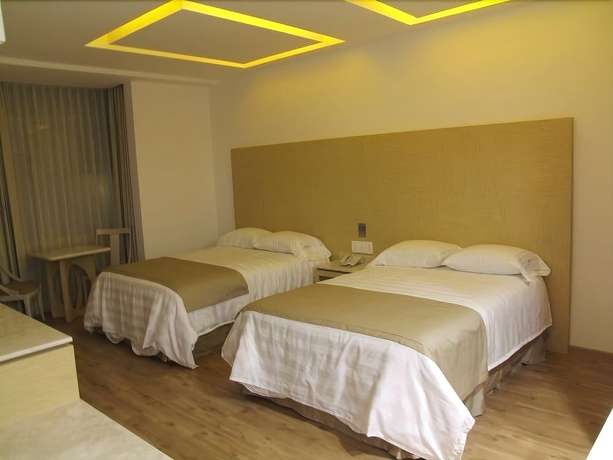 Imagen de la habitación del Hotel Ramada By Wyndham Mexico City Santa Fe. Foto 2