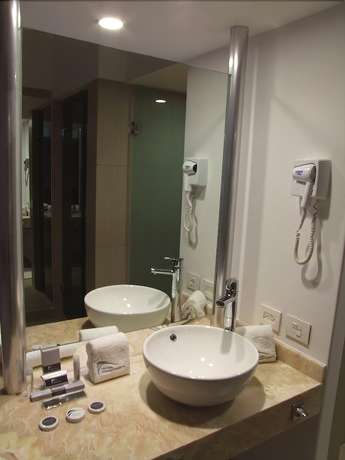 Imagen de la habitación del Hotel Ramada By Wyndham Mexico City Santa Fe. Foto 4
