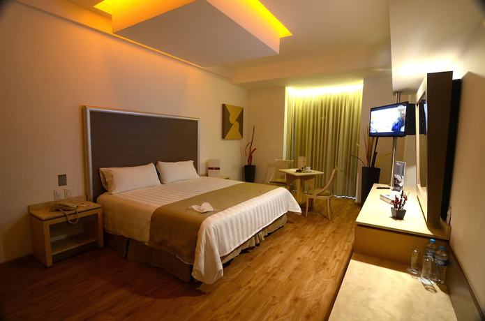 Imagen de la habitación del Hotel Ramada By Wyndham Mexico City Santa Fe. Foto 7
