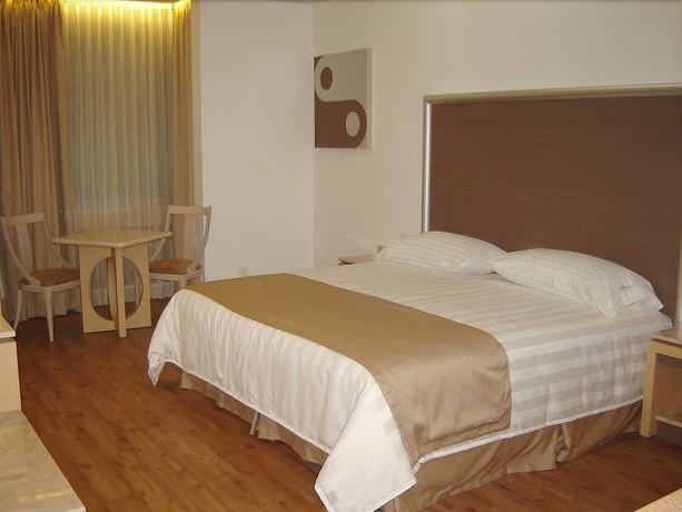 Imagen de la habitación del Hotel Ramada By Wyndham Mexico City Santa Fe. Foto 8