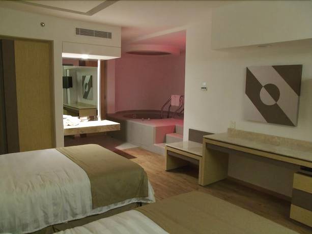 Imagen de la habitación del Hotel Ramada By Wyndham Mexico City Santa Fe. Foto 11