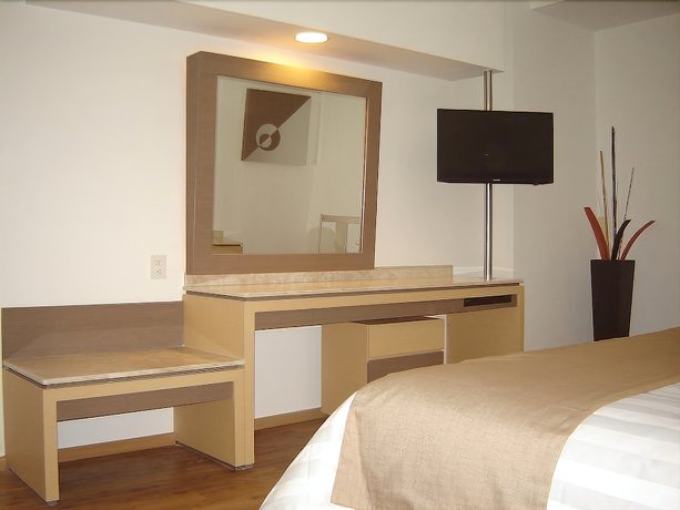 Imagen de la habitación del Hotel Ramada By Wyndham Mexico City Santa Fe. Foto 13