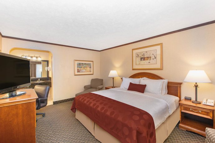 Imagen de la habitación del Hotel Ramada By Wyndham Midtown Grand Island. Foto 9