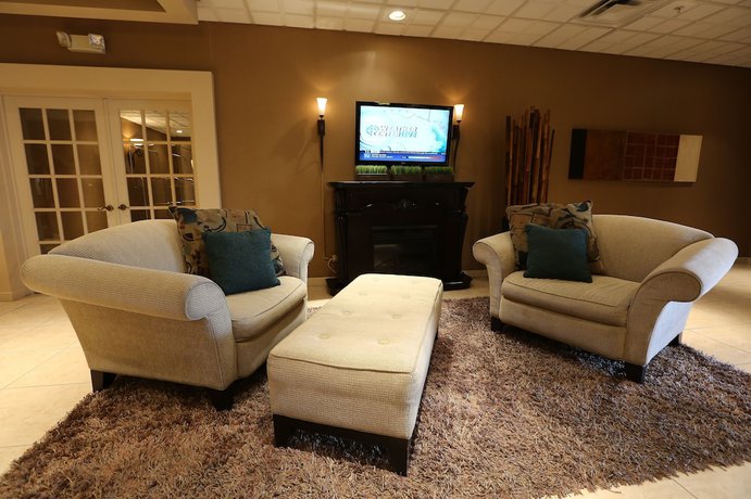 Imagen de los interiores del Hotel Ramada By Wyndham Midtown Grand Island. Foto 11