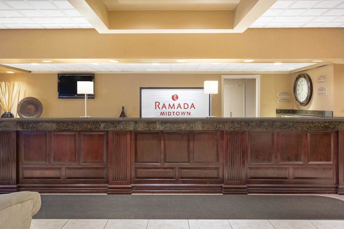 Imagen de los interiores del Hotel Ramada By Wyndham Midtown Grand Island. Foto 12