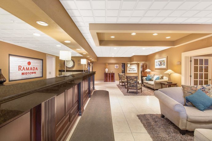 Imagen de los interiores del Hotel Ramada By Wyndham Midtown Grand Island. Foto 13