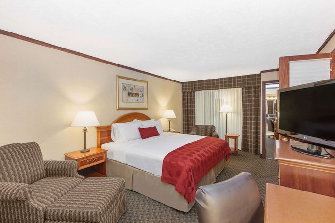 Imagen de la habitación del Hotel Ramada By Wyndham Midtown Grand Island. Foto 10