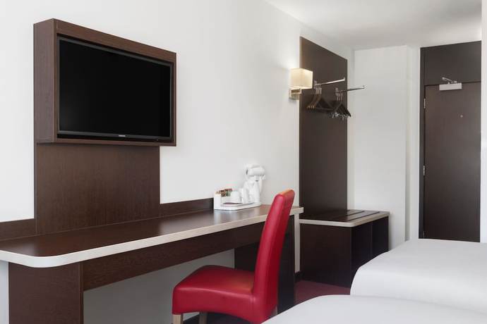 Imagen de la habitación del Hotel Ramada By Wyndham Milton Keynes. Foto 6