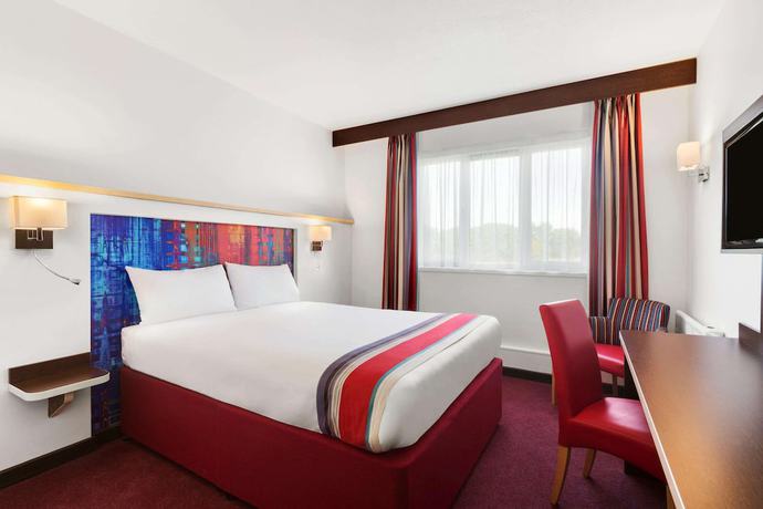 Imagen de la habitación del Hotel Ramada By Wyndham Milton Keynes. Foto 8