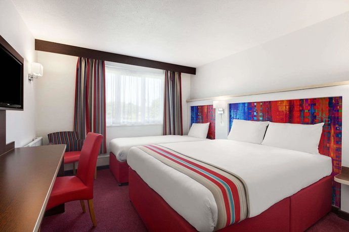 Imagen de la habitación del Hotel Ramada By Wyndham Milton Keynes. Foto 9