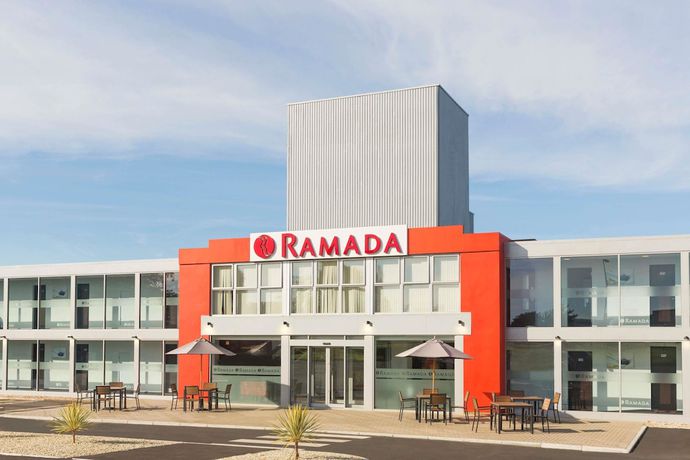 Imagen general del Hotel Ramada By Wyndham Milton Keynes. Foto 1