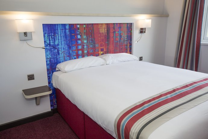 Imagen de la habitación del Hotel Ramada By Wyndham Milton Keynes. Foto 13