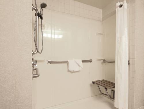 Imagen de la habitación del Hotel Ramada By Wyndham Minneapolis Airport/eagan. Foto 6