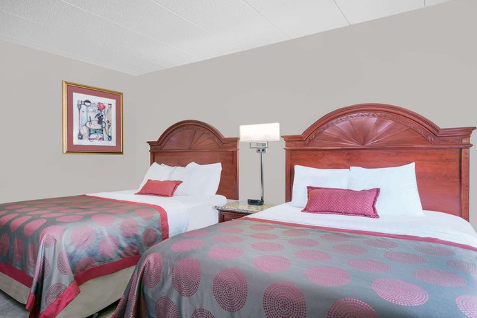 Imagen de la habitación del Hotel Ramada By Wyndham Minneapolis Golden Valley. Foto 14