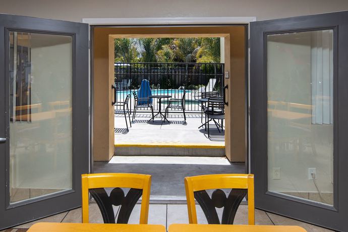 Imagen del bar/restaurante del Hotel Ramada By Wyndham Mountain View. Foto 6