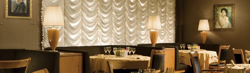 Imagen del bar/restaurante del Hotel Ramada By Wyndham Naples. Foto 1