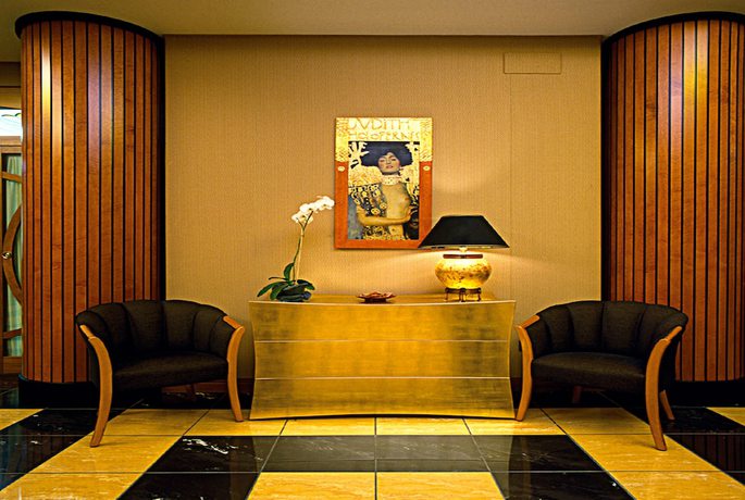 Imagen de los interiores del Hotel Ramada By Wyndham Naples. Foto 19