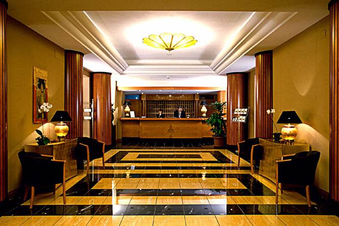 Imagen de los interiores del Hotel Ramada By Wyndham Naples. Foto 20