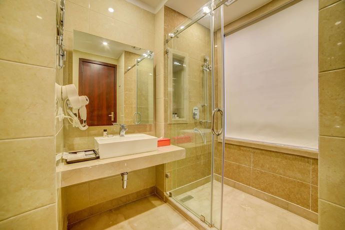Imagen de la habitación del Hotel Ramada By Wyndham New Delhi Pitampura. Foto 2