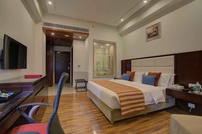 Imagen de la habitación del Hotel Ramada By Wyndham New Delhi Pitampura. Foto 4
