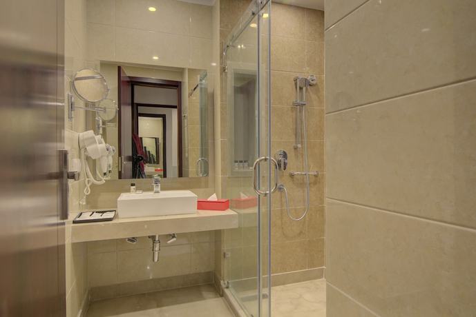 Imagen de la habitación del Hotel Ramada By Wyndham New Delhi Pitampura. Foto 7