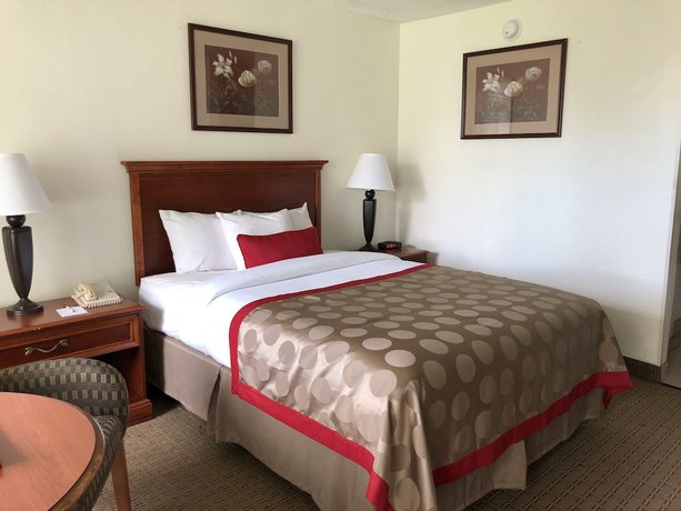 Imagen de la habitación del Hotel Ramada By Wyndham New Iberia. Foto 3