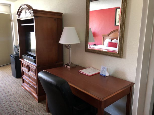 Imagen de la habitación del Hotel Ramada By Wyndham New Iberia. Foto 5
