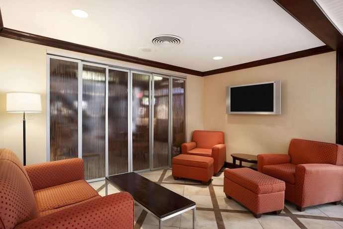 Imagen de los interiores del Hotel Ramada By Wyndham Newark/wilmington. Foto 17