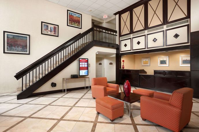 Imagen de los interiores del Hotel Ramada By Wyndham Newark/wilmington. Foto 18