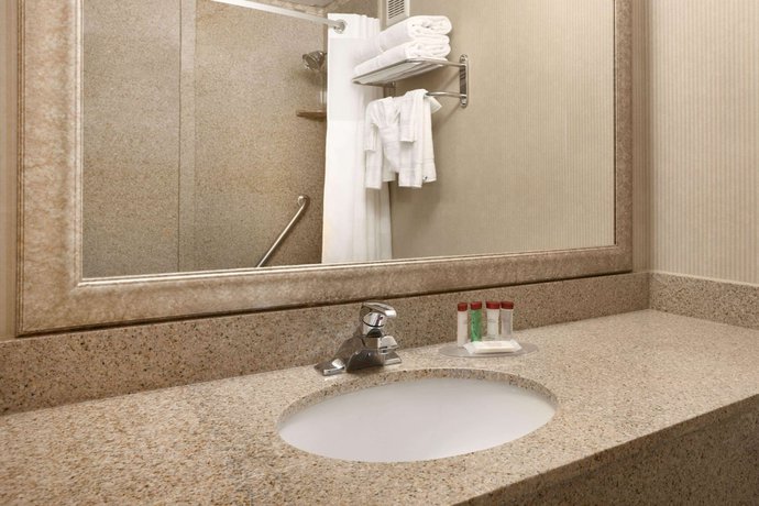 Imagen de la habitación del Hotel Ramada By Wyndham Newark/wilmington. Foto 16