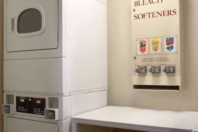 Imagen de los interiores del Hotel Ramada By Wyndham Newark/wilmington. Foto 20