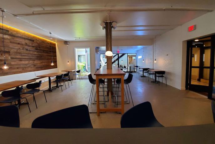 Imagen del bar/restaurante del Hotel Ramada By Wyndham Newark/wilmington. Foto 4