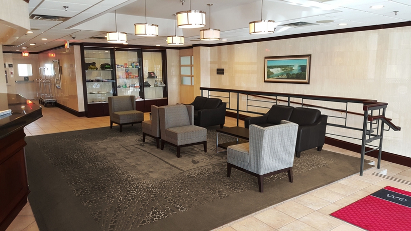 Imagen de los interiores del Hotel Ramada By Wyndham Niagara Falls By The River. Foto 2