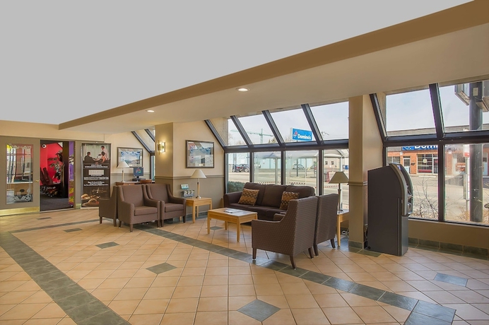 Imagen de los interiores del Hotel Ramada By Wyndham Niagara Falls Near The Falls. Foto 17