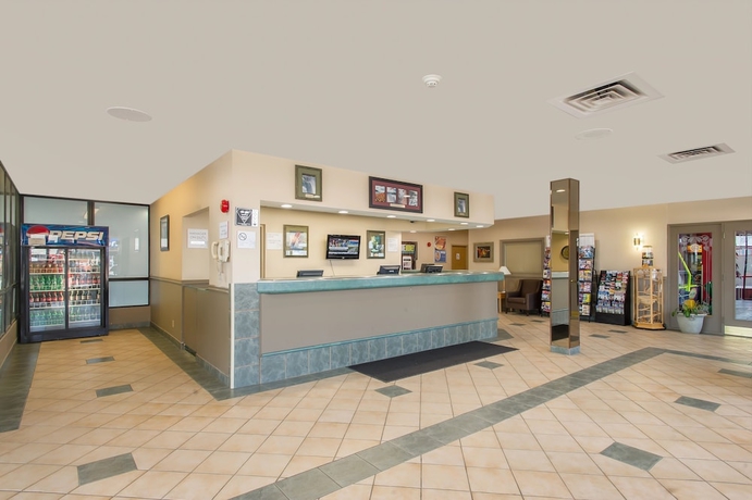 Imagen de los interiores del Hotel Ramada By Wyndham Niagara Falls Near The Falls. Foto 18