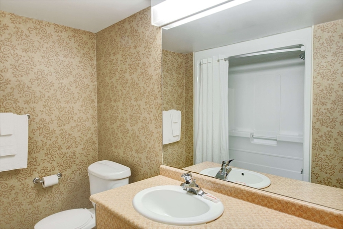 Imagen de la habitación del Hotel Ramada By Wyndham Niagara Falls Near The Falls. Foto 14