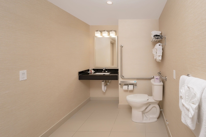 Imagen de la habitación del Hotel Ramada By Wyndham Niagara Falls Near The Falls. Foto 15