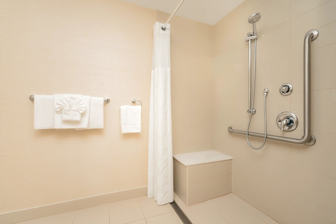 Imagen de la habitación del Hotel Ramada By Wyndham Niagara Falls Near The Falls. Foto 16