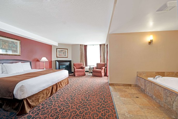 Imagen de la habitación del Hotel Ramada By Wyndham Niagara Falls/fallsview. Foto 9